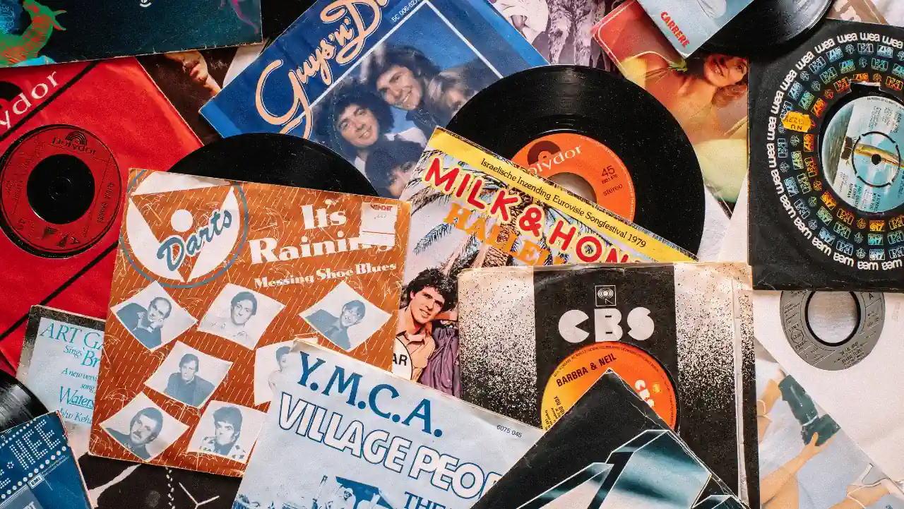 Iklan produk berbasis komunitas